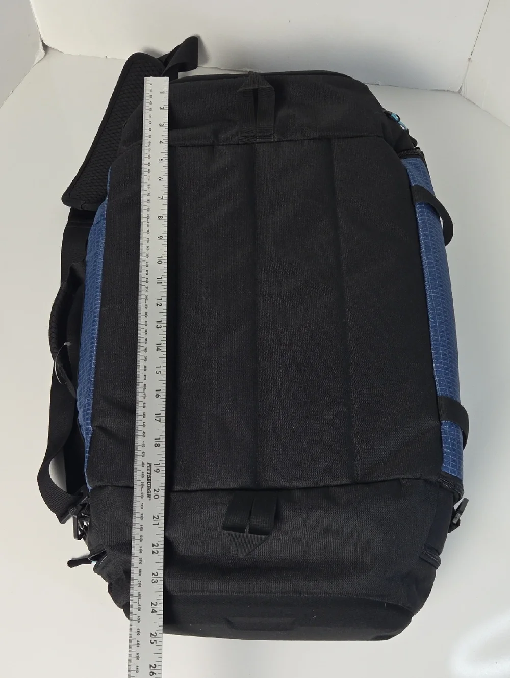 Oakley Link 35L Black and Blue Men's Duffel with Teal Logo